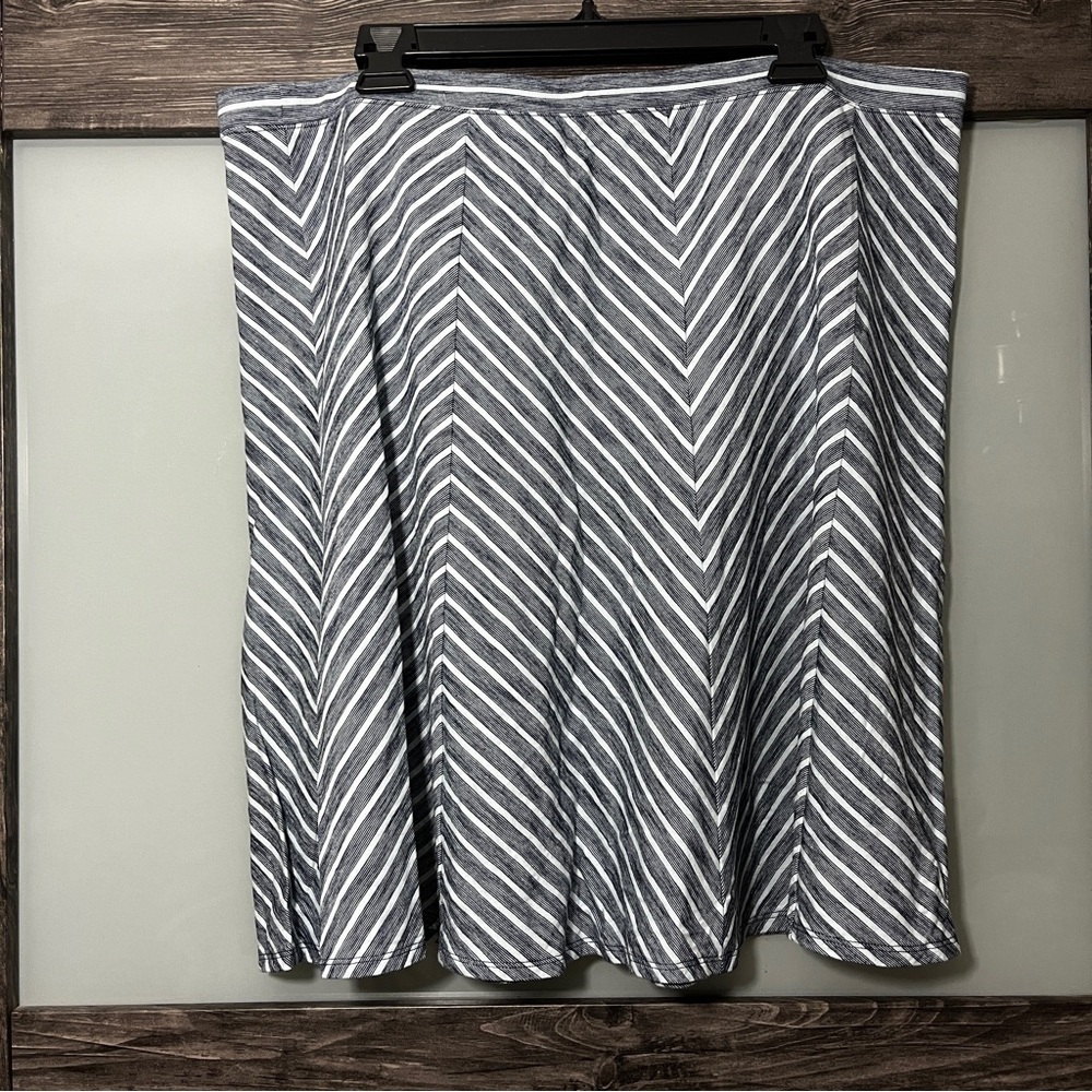 Talbots Navy & Light Blue Chevron A-Line Skirt Nautical Size 2Xp Coastal Grandma - Picture 2 of 5